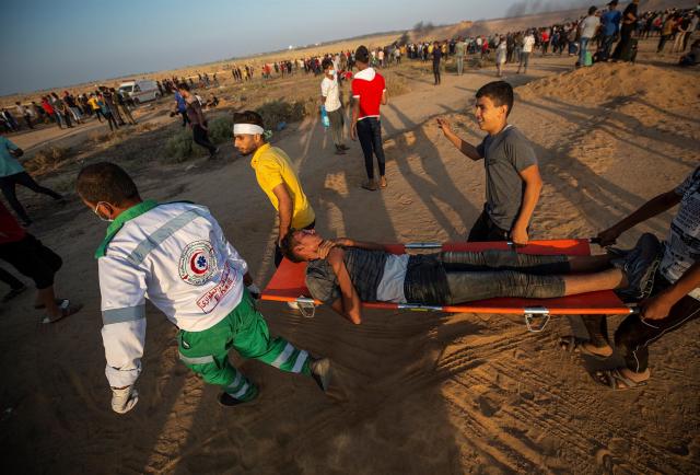 Hamas informa que 14 palestinos resultaron heridos durante nuevas protestas contra Israel en la frontera de Gaza