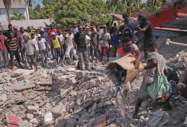 Una treintena de presos aprovechan el pánico durante el terremoto para huir de una cárcel del sur de Haití
