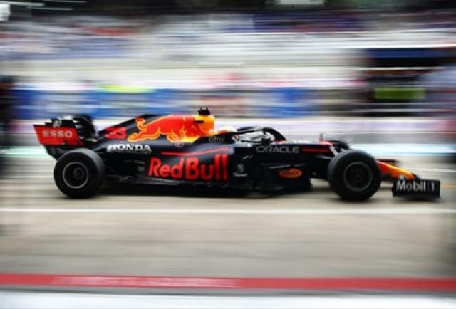 Verstappen domina antes de estrellarse con su coche y Alonso se sitúa cuarto