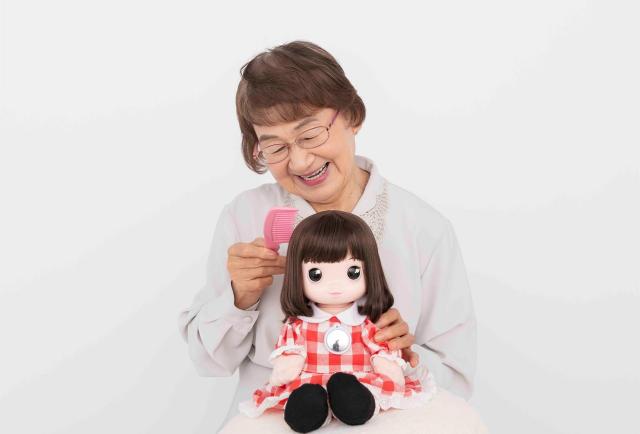 [Video] Desarrollan un muñeco con IA para paliar el aislamiento de los ancianos