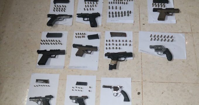 Confiscan 10 armas, celulares y cuchillos en la Nueva Joya [Video]