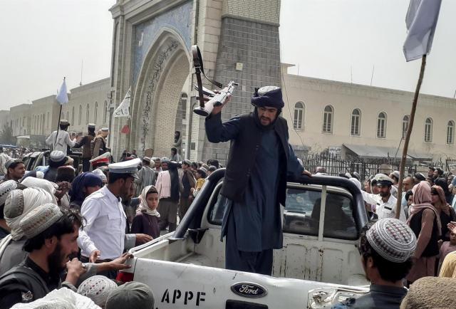 El líder de la resistencia afgana pide que continúen los combates en todo Afganistán