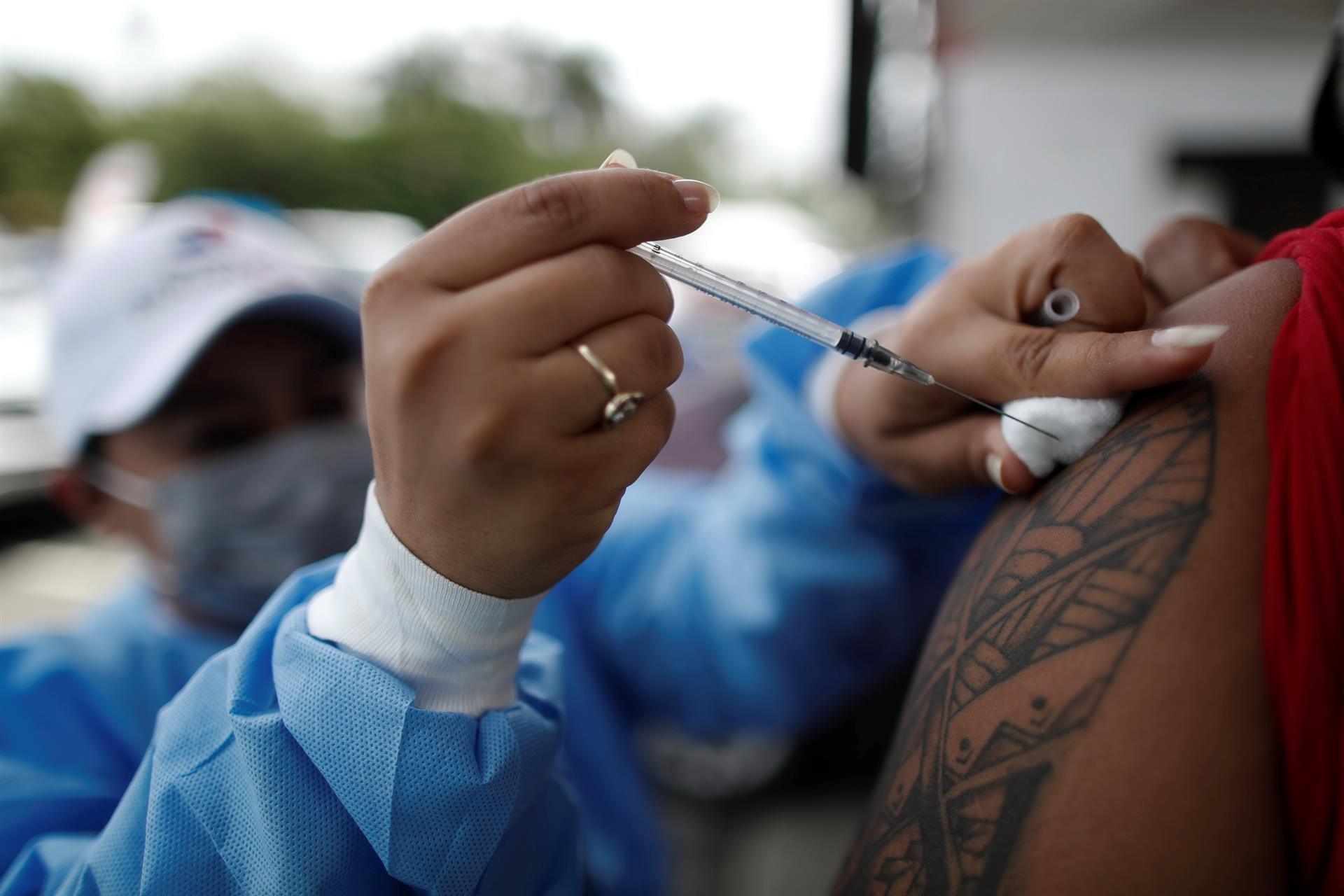 Panamá supera los 2 millones de personas vacunadas