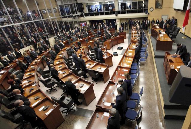 Parlamento de Panamá defiende su controvertida gestión de reformas electorales