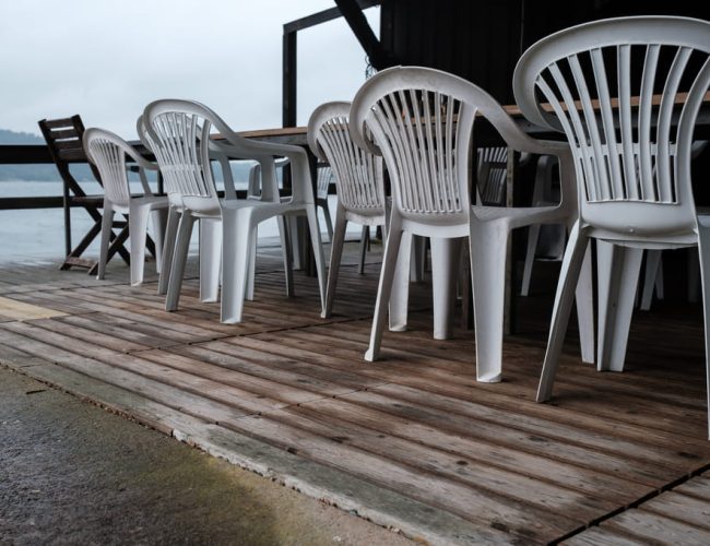 Cómo modernizar tu terraza en El Salvador con muebles de plástico
