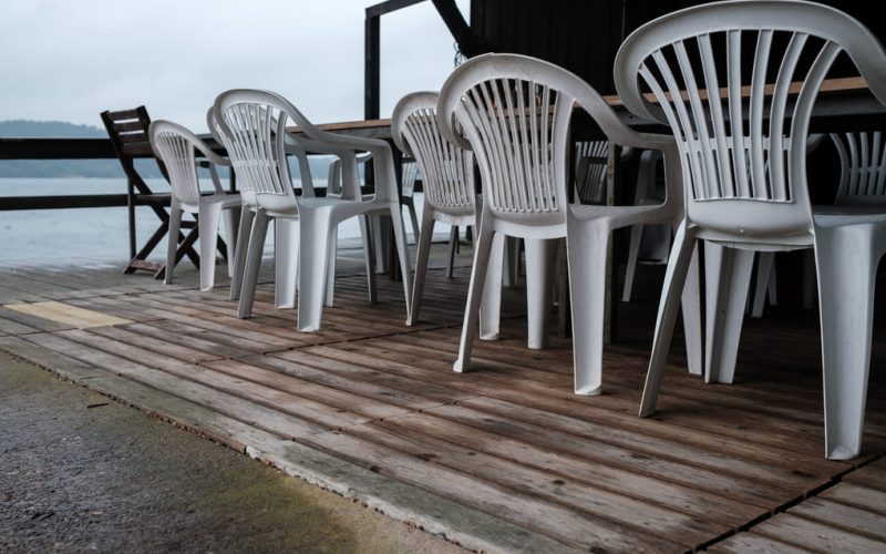 Cómo modernizar tu terraza en El Salvador con muebles de plástico