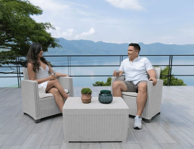 Muebles de plástico en Panamá: ideales para patios y jardines